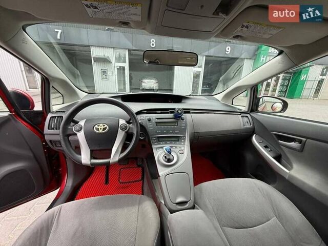 Красный Тойота Приус, объемом двигателя 1.8 л и пробегом 320 тыс. км за 10300 $, фото 6 на Automoto.ua