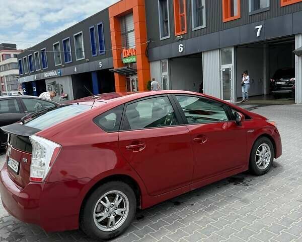Красный Тойота Приус, объемом двигателя 1.8 л и пробегом 320 тыс. км за 10300 $, фото 4 на Automoto.ua