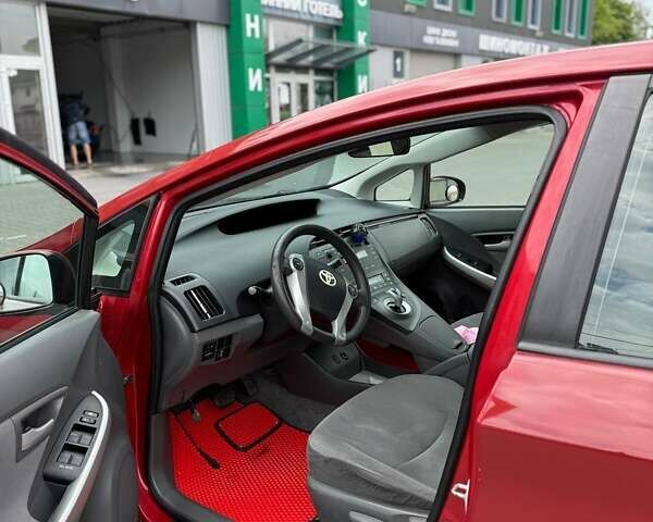 Красный Тойота Приус, объемом двигателя 1.8 л и пробегом 320 тыс. км за 10300 $, фото 5 на Automoto.ua