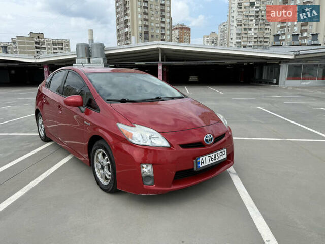 Красный Тойота Приус, объемом двигателя 1.8 л и пробегом 227 тыс. км за 10500 $, фото 1 на Automoto.ua