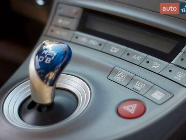 Красный Тойота Приус, объемом двигателя 1.8 л и пробегом 176 тыс. км за 10800 $, фото 21 на Automoto.ua