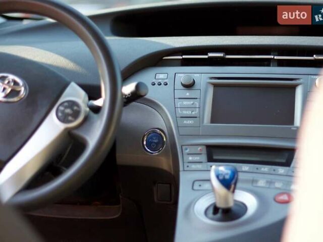 Красный Тойота Приус, объемом двигателя 1.8 л и пробегом 176 тыс. км за 10800 $, фото 23 на Automoto.ua