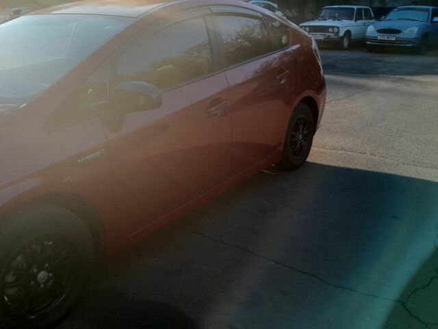 Красный Тойота Приус, объемом двигателя 1.8 л и пробегом 200 тыс. км за 10500 $, фото 4 на Automoto.ua