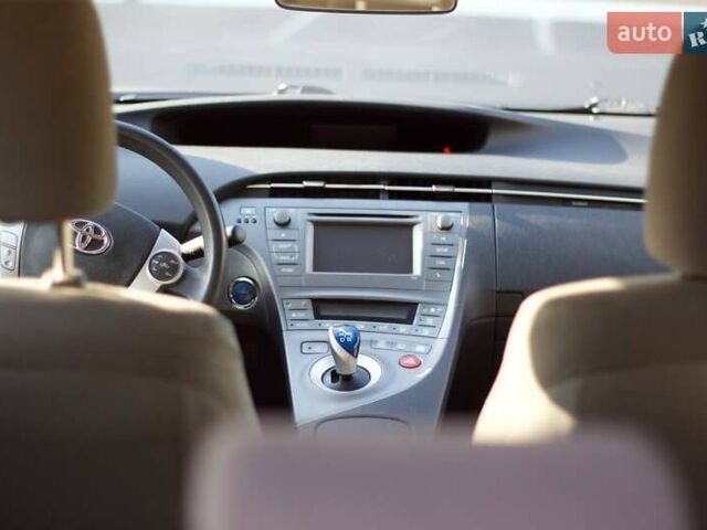 Красный Тойота Приус, объемом двигателя 1.8 л и пробегом 176 тыс. км за 10800 $, фото 8 на Automoto.ua