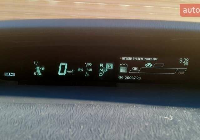 Красный Тойота Приус, объемом двигателя 1.8 л и пробегом 200 тыс. км за 10500 $, фото 5 на Automoto.ua