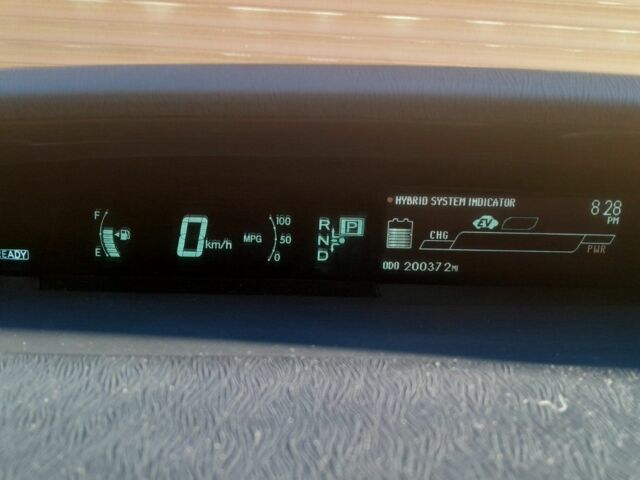 Красный Тойота Приус, объемом двигателя 1.8 л и пробегом 200 тыс. км за 10500 $, фото 6 на Automoto.ua