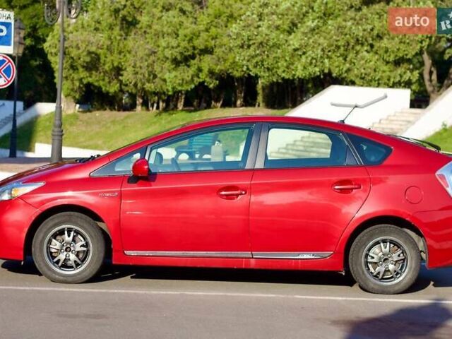 Красный Тойота Приус, объемом двигателя 1.8 л и пробегом 176 тыс. км за 10800 $, фото 6 на Automoto.ua