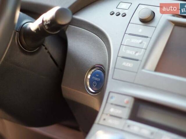 Красный Тойота Приус, объемом двигателя 1.8 л и пробегом 176 тыс. км за 10800 $, фото 15 на Automoto.ua