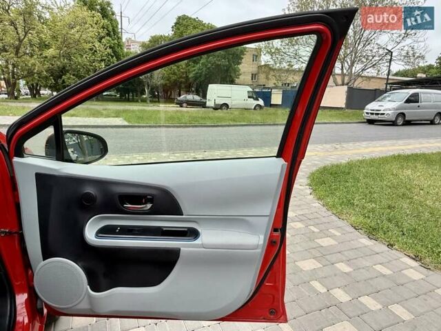 Красный Тойота Приус, объемом двигателя 1.5 л и пробегом 208 тыс. км за 9999 $, фото 40 на Automoto.ua