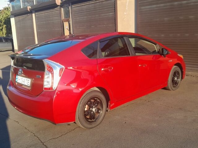 Красный Тойота Приус, объемом двигателя 1.8 л и пробегом 200 тыс. км за 10500 $, фото 2 на Automoto.ua