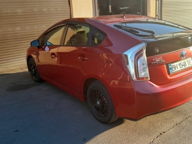 Красный Тойота Приус, объемом двигателя 1.8 л и пробегом 200 тыс. км за 10500 $, фото 3 на Automoto.ua