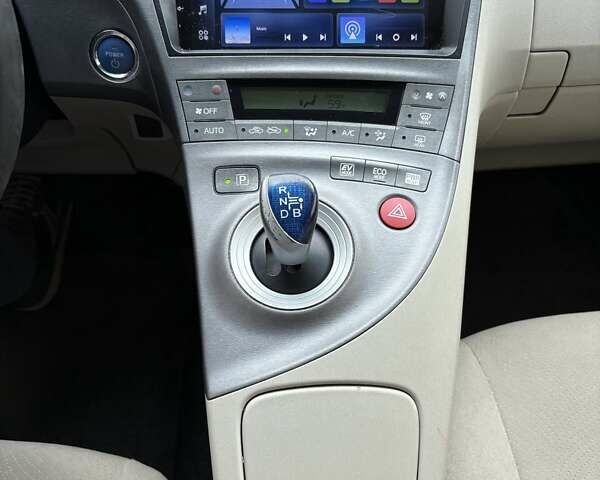 Красный Тойота Приус, объемом двигателя 1.8 л и пробегом 167 тыс. км за 12500 $, фото 7 на Automoto.ua