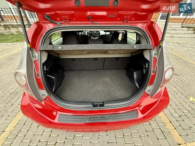Червоний Тойота Пріус, об'ємом двигуна 1.5 л та пробігом 208 тис. км за 9999 $, фото 37 на Automoto.ua