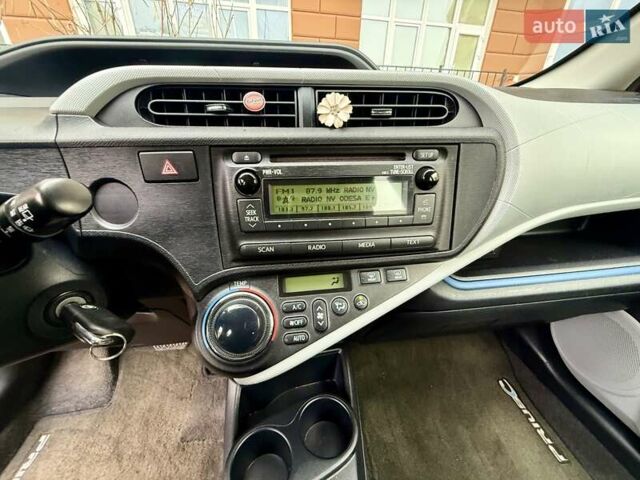 Червоний Тойота Пріус, об'ємом двигуна 1.5 л та пробігом 208 тис. км за 9999 $, фото 64 на Automoto.ua