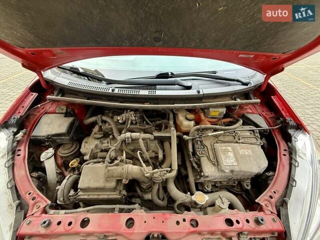 Червоний Тойота Пріус, об'ємом двигуна 1.5 л та пробігом 208 тис. км за 9999 $, фото 68 на Automoto.ua