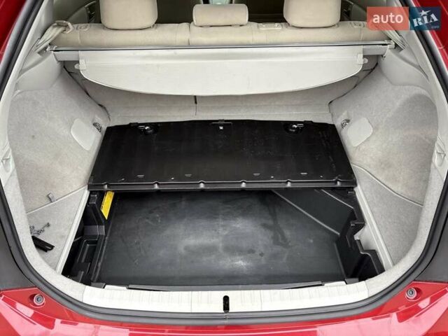 Красный Тойота Приус, объемом двигателя 1.8 л и пробегом 167 тыс. км за 12500 $, фото 5 на Automoto.ua