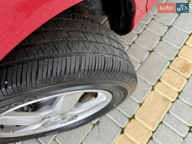 Червоний Тойота Пріус, об'ємом двигуна 1.5 л та пробігом 208 тис. км за 9999 $, фото 7 на Automoto.ua