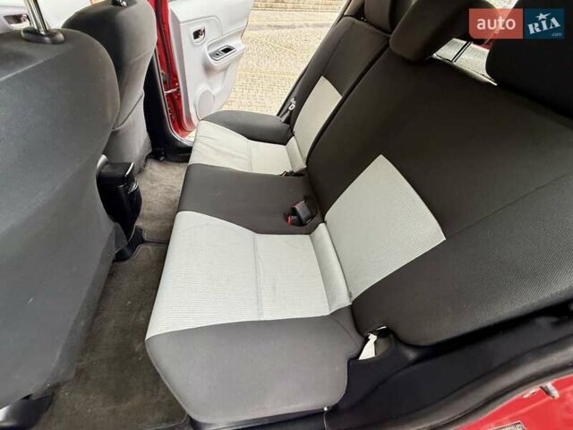 Червоний Тойота Пріус, об'ємом двигуна 1.5 л та пробігом 208 тис. км за 9999 $, фото 51 на Automoto.ua