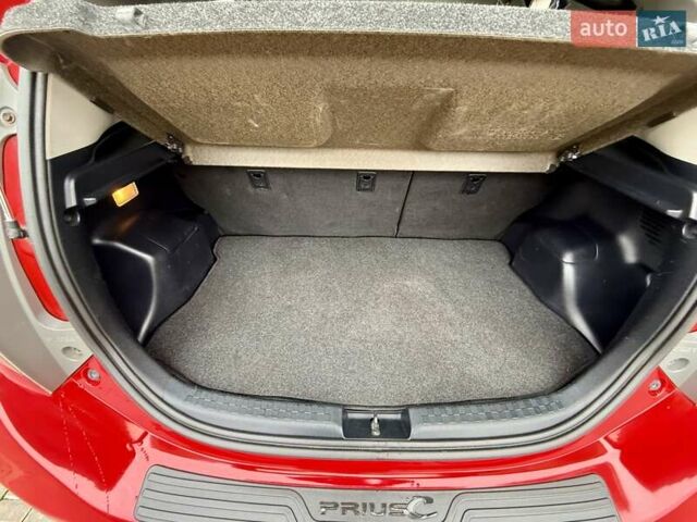 Червоний Тойота Пріус, об'ємом двигуна 1.5 л та пробігом 208 тис. км за 9999 $, фото 40 на Automoto.ua