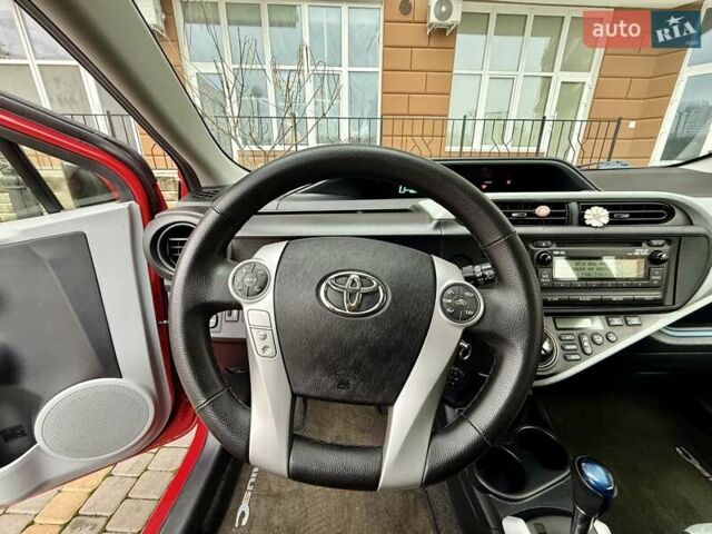 Червоний Тойота Пріус, об'ємом двигуна 1.5 л та пробігом 208 тис. км за 9999 $, фото 63 на Automoto.ua