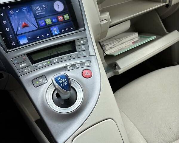 Красный Тойота Приус, объемом двигателя 1.8 л и пробегом 167 тыс. км за 12500 $, фото 10 на Automoto.ua