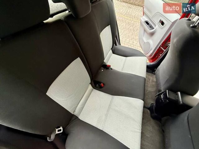 Червоний Тойота Пріус, об'ємом двигуна 1.5 л та пробігом 208 тис. км за 9999 $, фото 46 на Automoto.ua