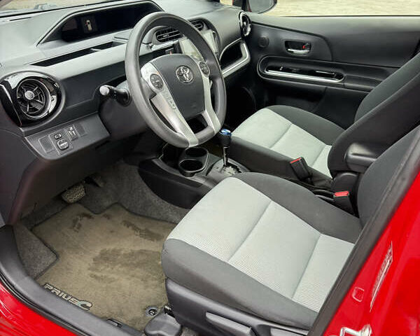 Красный Тойота Приус, объемом двигателя 1.5 л и пробегом 95 тыс. км за 11800 $, фото 6 на Automoto.ua