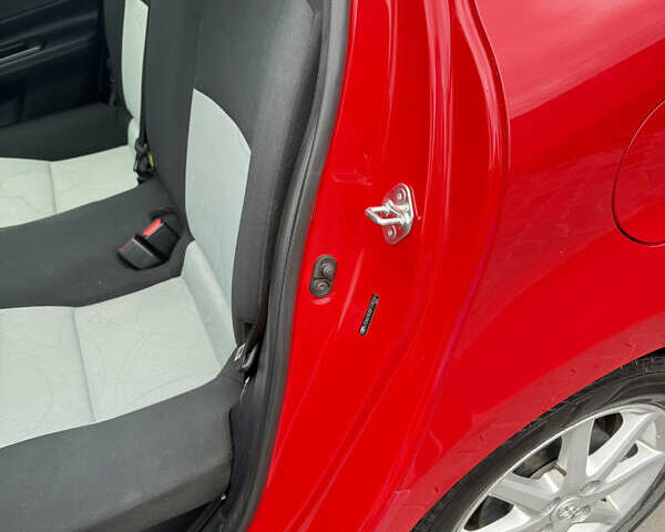 Красный Тойота Приус, объемом двигателя 1.5 л и пробегом 95 тыс. км за 11800 $, фото 13 на Automoto.ua