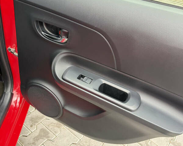 Красный Тойота Приус, объемом двигателя 1.5 л и пробегом 95 тыс. км за 11800 $, фото 16 на Automoto.ua