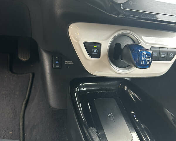 Красный Тойота Приус, объемом двигателя 1.8 л и пробегом 241 тыс. км за 16800 $, фото 9 на Automoto.ua