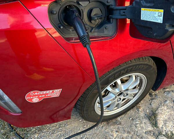 Красный Тойота Приус, объемом двигателя 1.8 л и пробегом 241 тыс. км за 16800 $, фото 12 на Automoto.ua