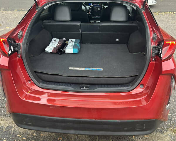 Красный Тойота Приус, объемом двигателя 1.8 л и пробегом 241 тыс. км за 16800 $, фото 2 на Automoto.ua