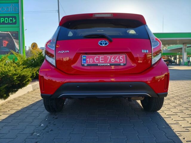 Красный Тойота Приус, объемом двигателя 1.5 л и пробегом 66 тыс. км за 14800 $, фото 3 на Automoto.ua