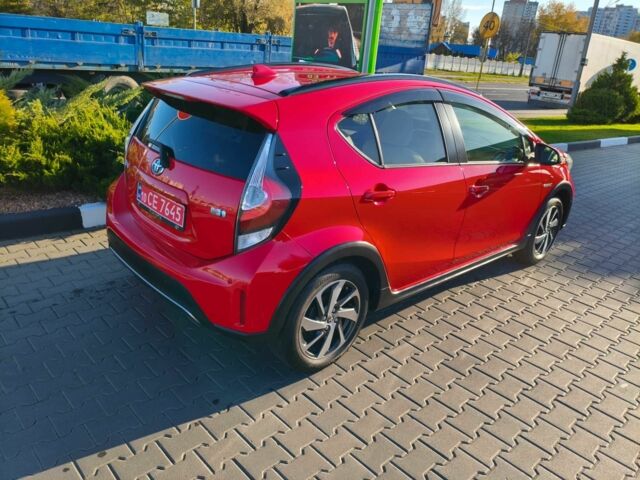 Красный Тойота Приус, объемом двигателя 1.5 л и пробегом 66 тыс. км за 14800 $, фото 2 на Automoto.ua