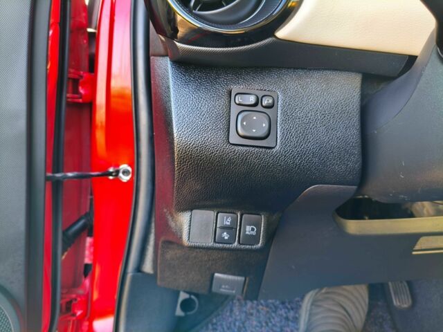 Красный Тойота Приус, объемом двигателя 1.5 л и пробегом 66 тыс. км за 14800 $, фото 18 на Automoto.ua