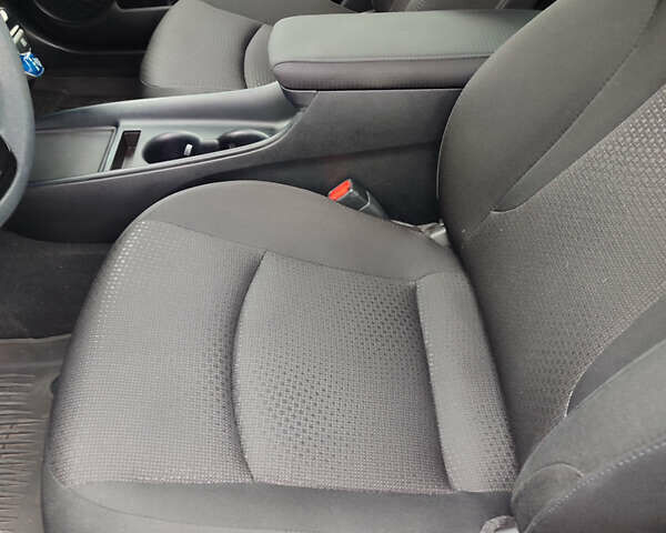 Красный Тойота Приус, объемом двигателя 1.8 л и пробегом 147 тыс. км за 19200 $, фото 16 на Automoto.ua