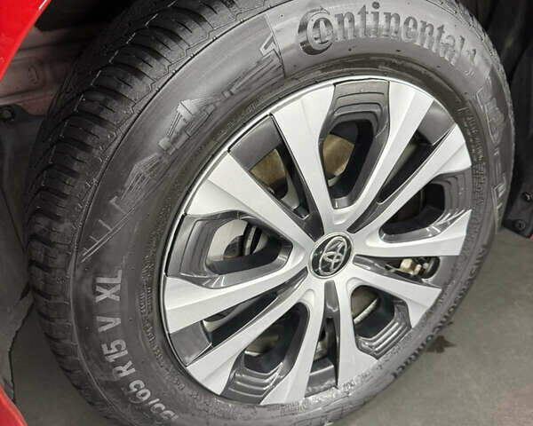 Красный Тойота Приус, объемом двигателя 1.8 л и пробегом 74 тыс. км за 17500 $, фото 9 на Automoto.ua