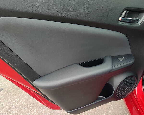 Красный Тойота Приус, объемом двигателя 1.8 л и пробегом 147 тыс. км за 19200 $, фото 18 на Automoto.ua