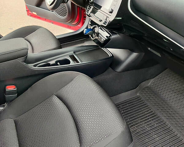 Красный Тойота Приус, объемом двигателя 1.8 л и пробегом 147 тыс. км за 19200 $, фото 14 на Automoto.ua