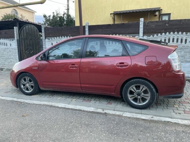 Красный Тойота Приус, объемом двигателя 1.5 л и пробегом 300 тыс. км за 2700 $, фото 1 на Automoto.ua