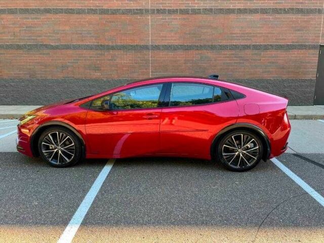 Красный Тойота Приус, объемом двигателя 2 л и пробегом 10 тыс. км за 12000 $, фото 1 на Automoto.ua