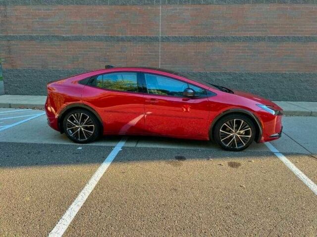 Красный Тойота Приус, объемом двигателя 2 л и пробегом 10 тыс. км за 12000 $, фото 3 на Automoto.ua