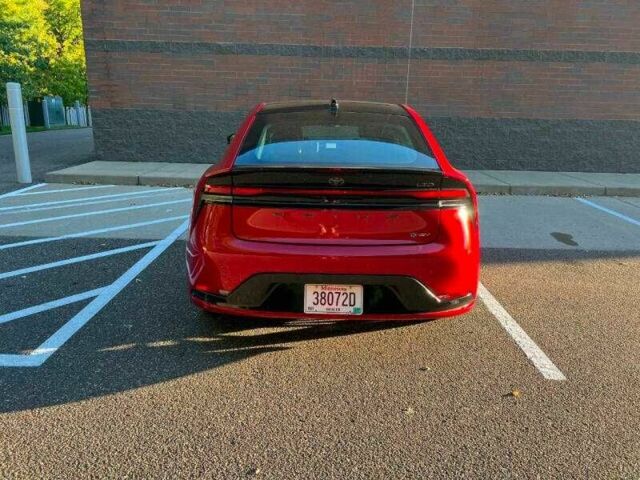 Красный Тойота Приус, объемом двигателя 2 л и пробегом 10 тыс. км за 12000 $, фото 2 на Automoto.ua