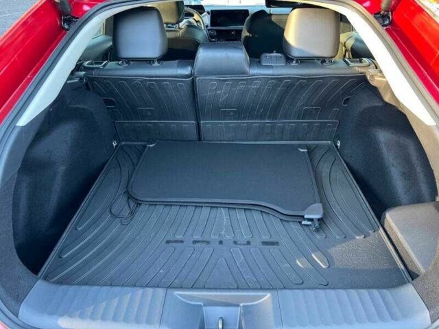 Красный Тойота Приус, объемом двигателя 2 л и пробегом 10 тыс. км за 12000 $, фото 17 на Automoto.ua