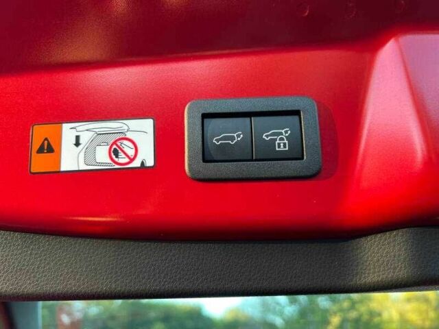 Красный Тойота Приус, объемом двигателя 2 л и пробегом 10 тыс. км за 12000 $, фото 18 на Automoto.ua