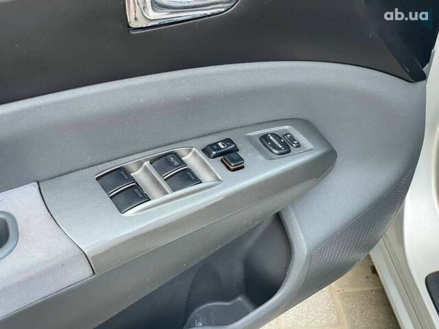 Тойота Приус, объемом двигателя 0 л и пробегом 300 тыс. км за 5999 $, фото 12 на Automoto.ua