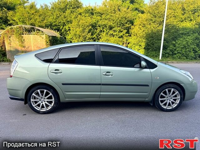Тойота Приус, объемом двигателя 1.5 л и пробегом 231 тыс. км за 8999 $, фото 3 на Automoto.ua