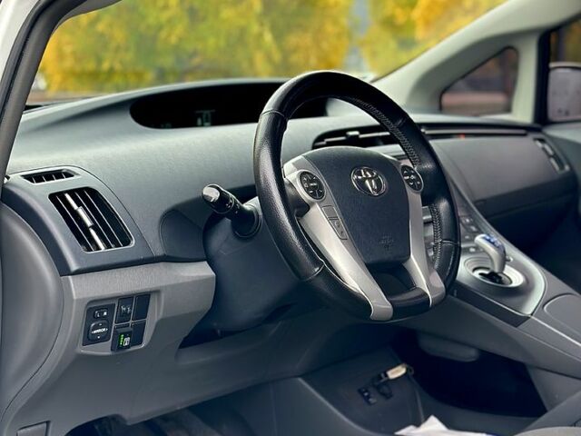 Тойота Приус, объемом двигателя 1.8 л и пробегом 210 тыс. км за 11000 $, фото 7 на Automoto.ua