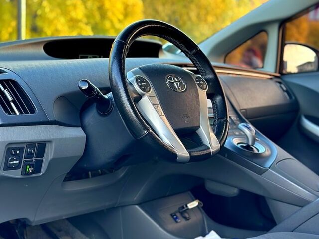 Тойота Приус, объемом двигателя 1.8 л и пробегом 198 тыс. км за 10500 $, фото 3 на Automoto.ua