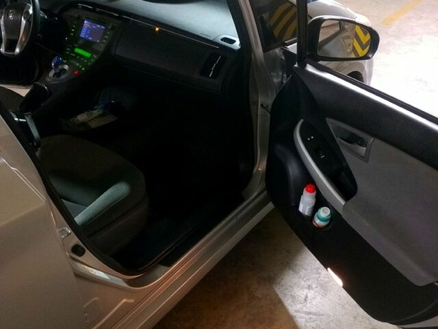 Тойота Приус, объемом двигателя 1.8 л и пробегом 263 тыс. км за 10500 $, фото 6 на Automoto.ua